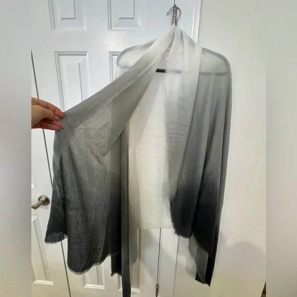 Cushnie Carly Ombré Scarf / Shawl / Coverup - Picture 7 of 11